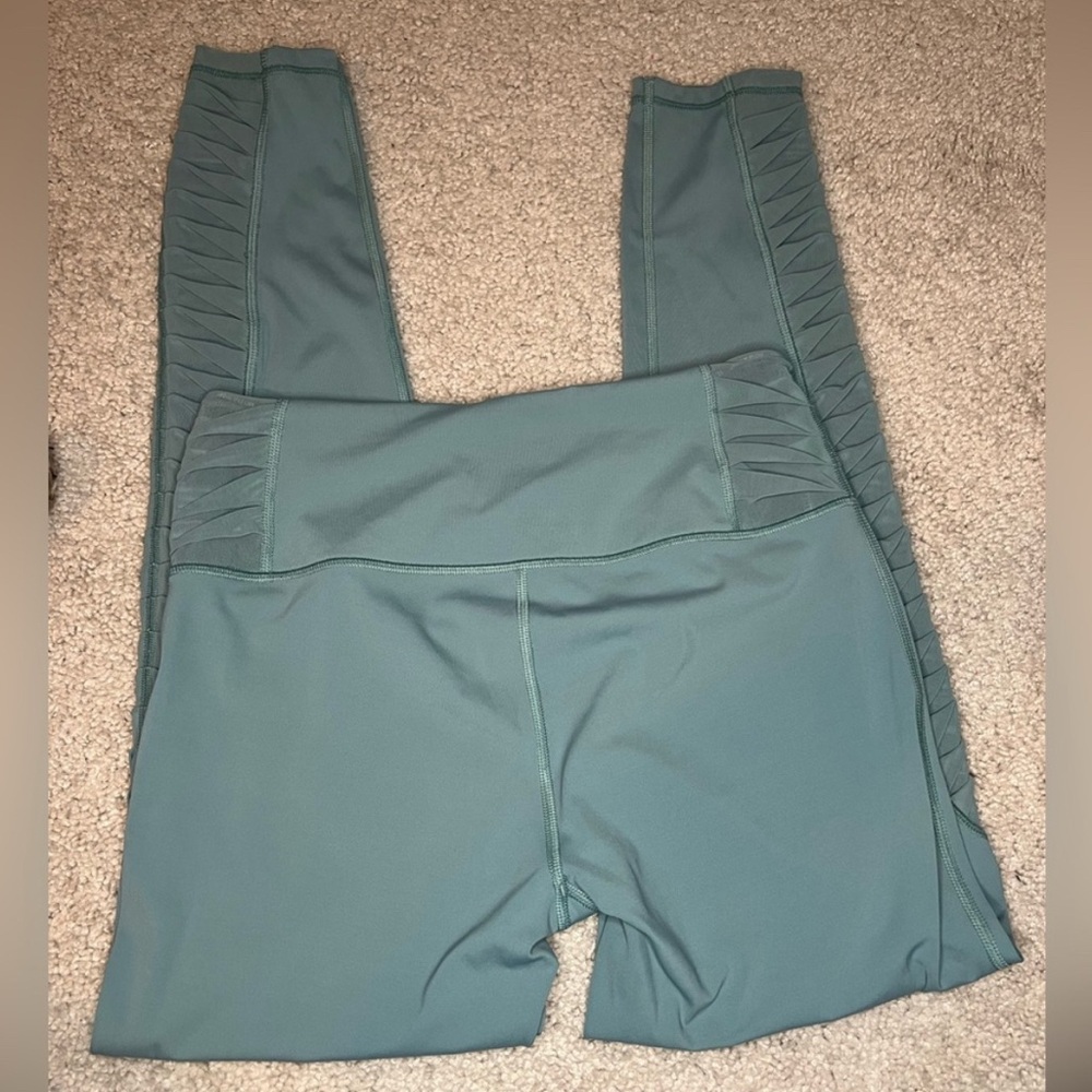 Victoria Secrets Sports - Total Knockout Tight - Size Medium - Picture 7 of 16